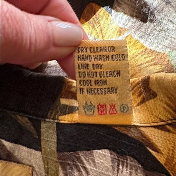 JoS. A. BANK Men's Silk Tropical Shirt - Picture 4 of 4